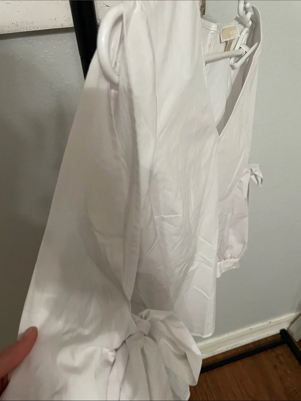 Michael Kors White V-Neck Tie-Sleeve Blouse